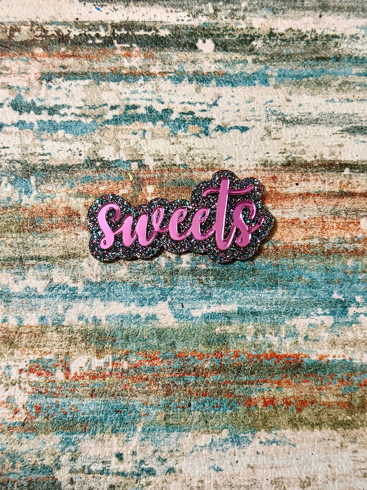 “Multi-colored glitter with Magenta mirror name” name clip