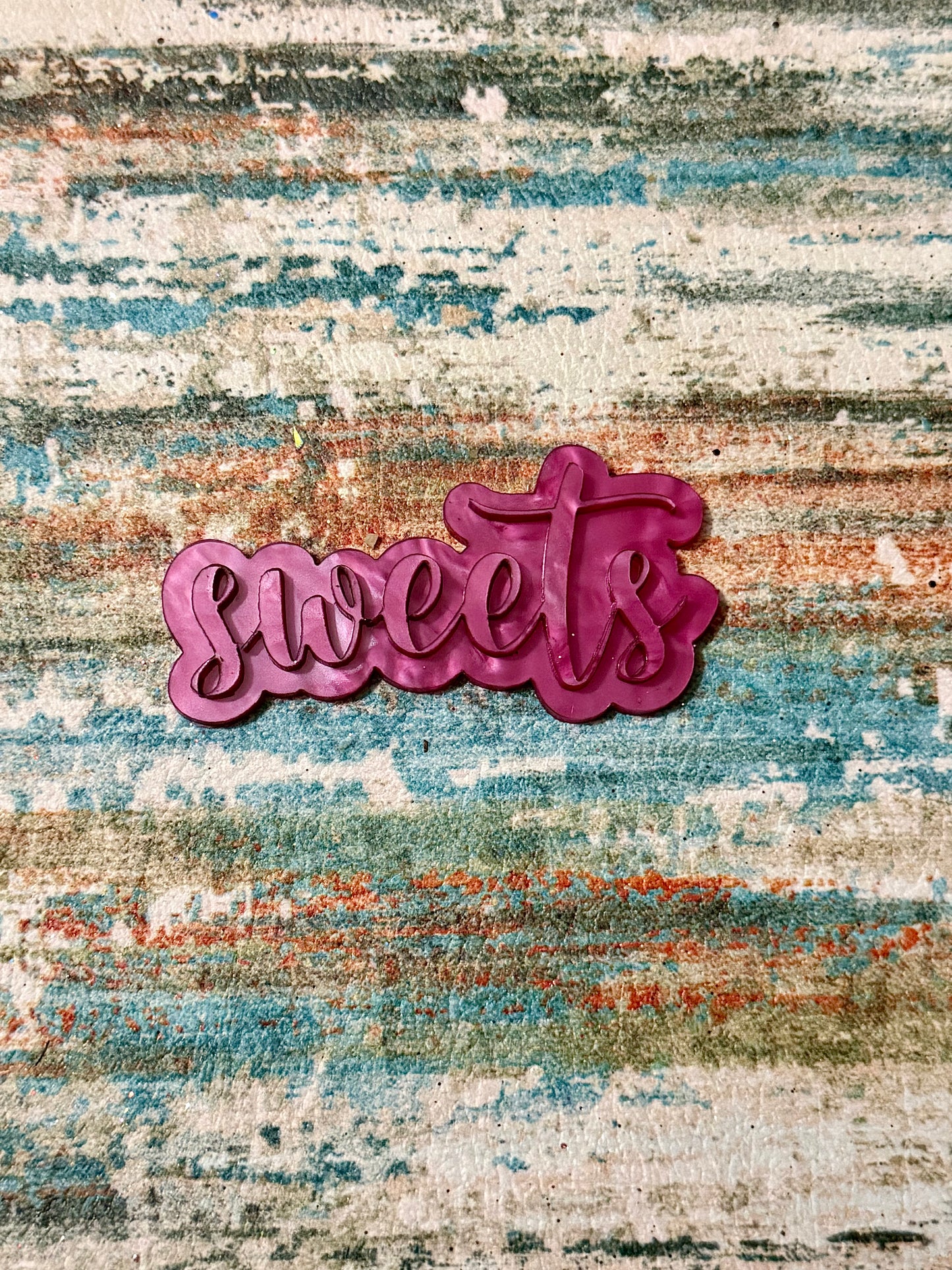 “Magenta pearl with Magenta pearl name” name clip